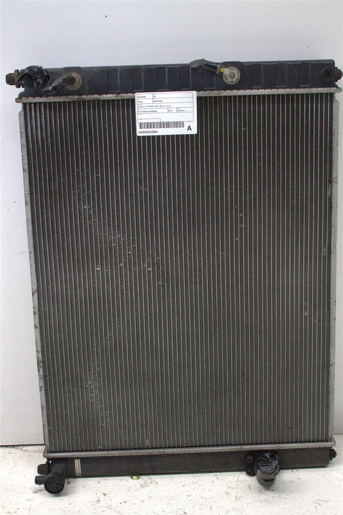 Used Infiniti, FX37 Radiator Auto 3.7 Petrol S51 06/12 12/13 2013 – image 1 - All Good Parts