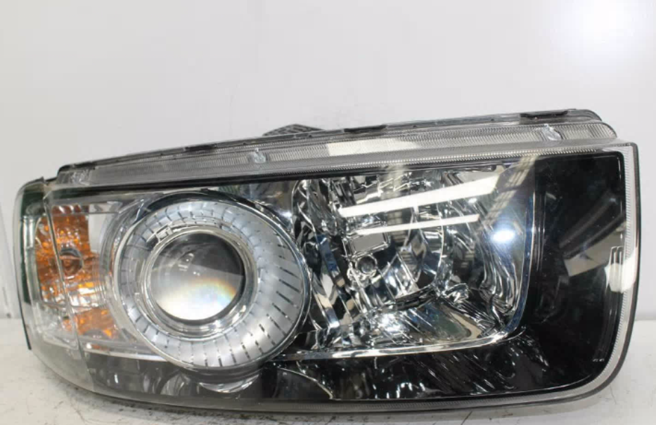 Used Holden, Captiva Right Headlamp Cg Captiva 7 (4Th Vin = C) Black Surround 01/11 09/15 2014 – image 1 - All Good Parts