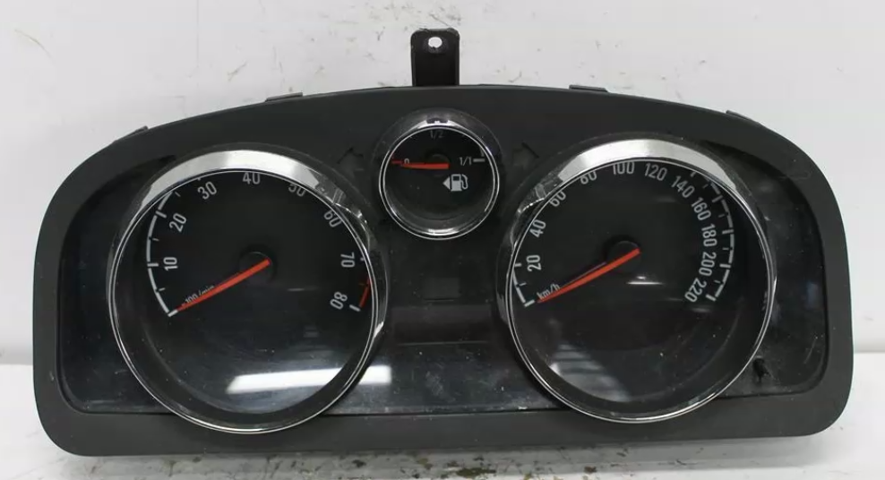 Used Holden, Captiva Instrument Cluster Instrument Cluster Petrol 2.4 Captiva 5 Auto T/M Cg 01/11 06/18 2015 – image 1 - All Good Parts