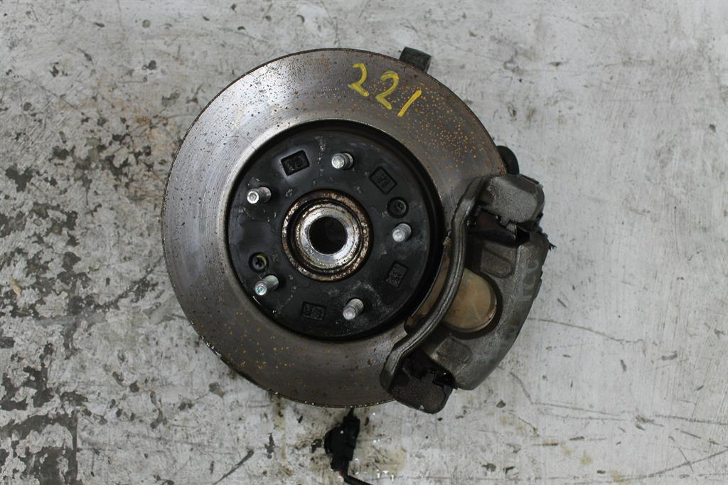 Used Kia, Cerato Right Front Hub Assembly Yd 04/13 03/18 2018 – image 1 - All Good Parts