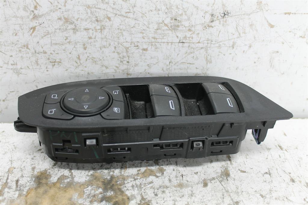 Used Holden, Equinox Power Window Switch Rh Front (Master Switch) Eq Power Folding Mirror Type 09/17 12/20 2019 – image 1 - All Good Parts