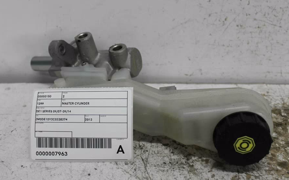 Used Mazda, 2 Master Cylinder De1 Series 09/07 09/14 2012 – image 1 - All Good Parts