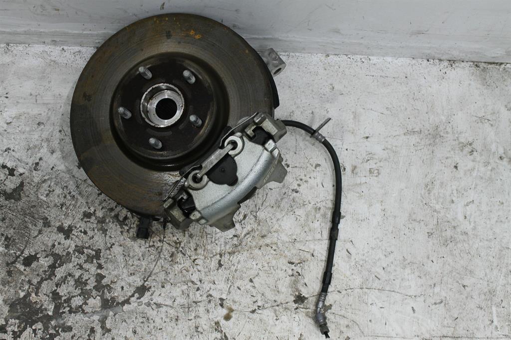 Used Ford, Mondeo Right Front Hub Assembly Md 09/14 06/20 2016 – image 1 - All Good Parts