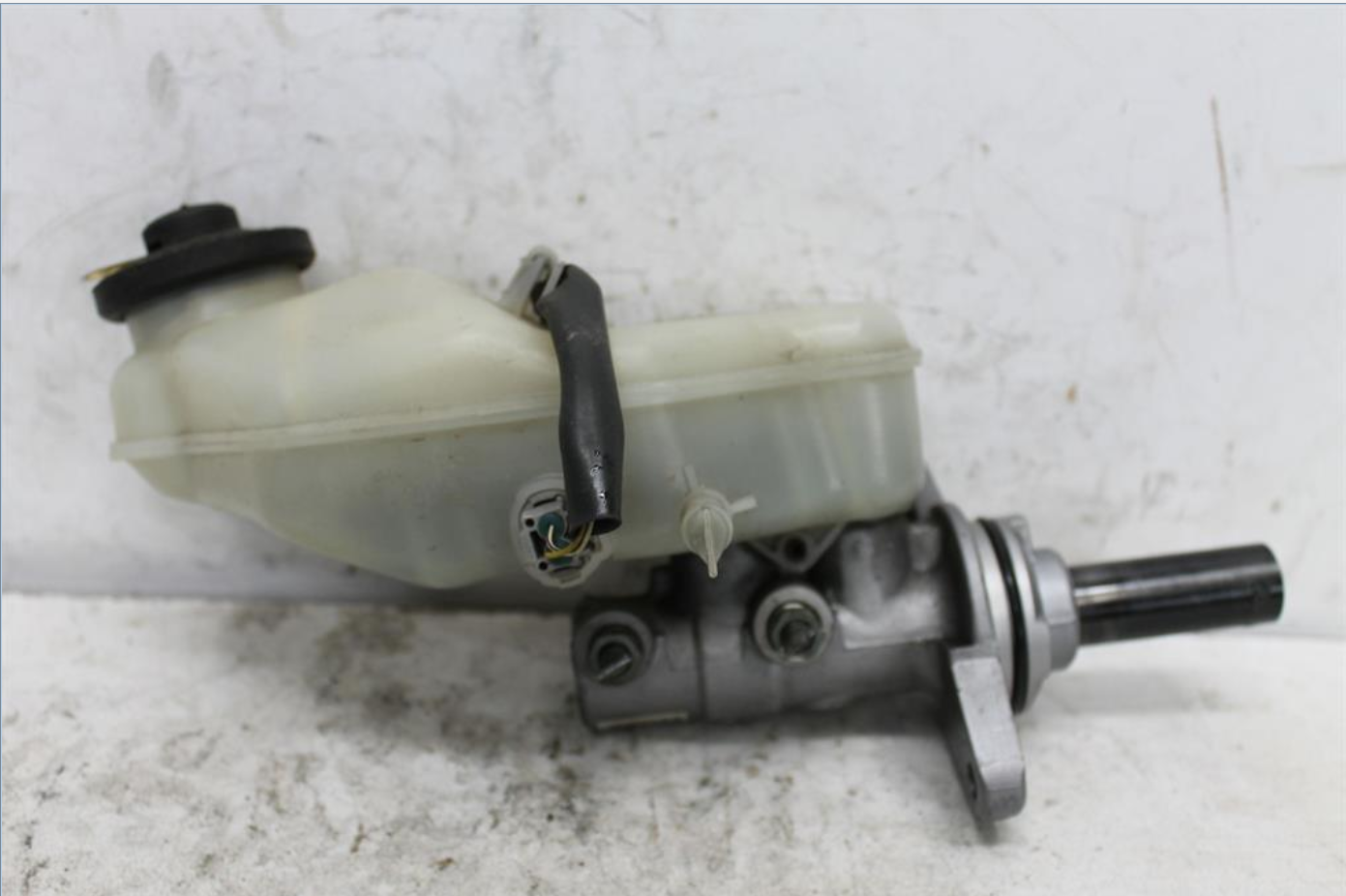 Used Toyota, Corolla Master Cylinder Zre182R 10/12 06/18 2013 – image 1 - All Good Parts