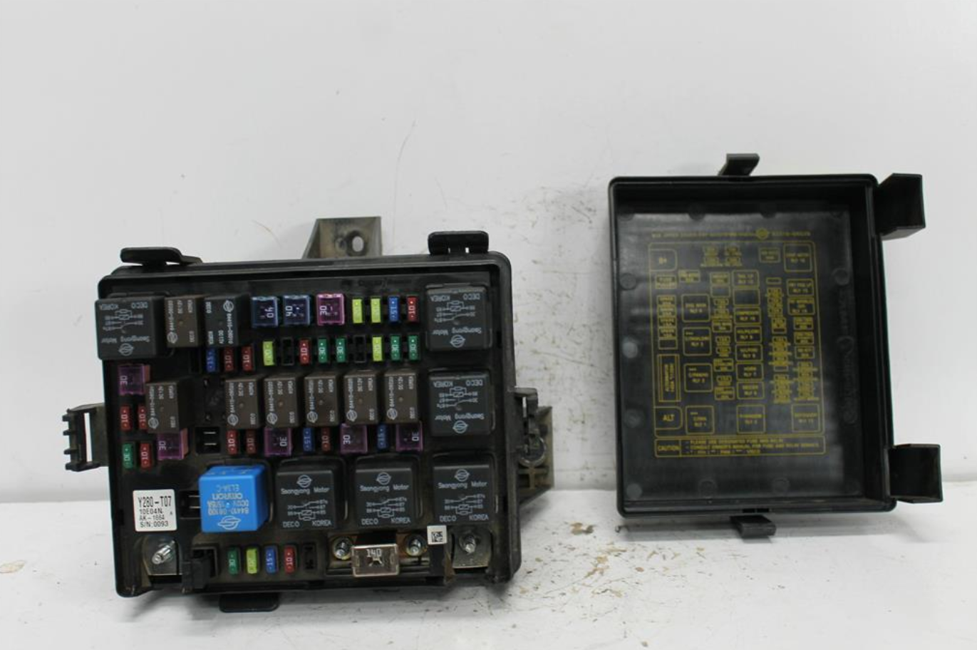 Used Ssangyong, Rexton Fuse Box 4Wd 07/03 12/12 2010 – image 1 - All Good Parts