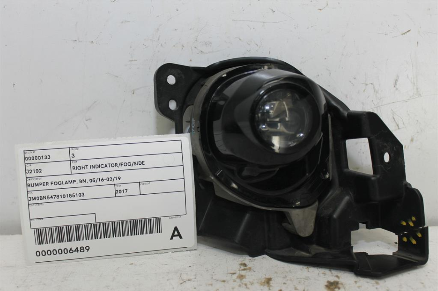 Used Mazda, 3 Right Indicator/Fog/Side Bumper Foglamp Bn 05/16 02/19 2017 – image 1 - All Good Parts