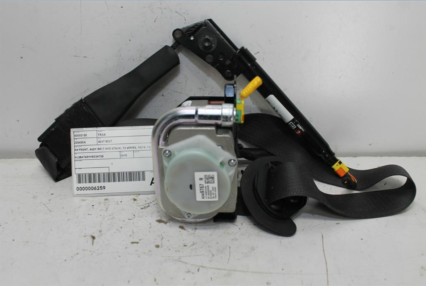 Used Holden, Trax Seat Belt Rh Front Assy (Belt And Stalk) Tj Series 10/16 12/20 2018 – image 1 - All Good Parts
