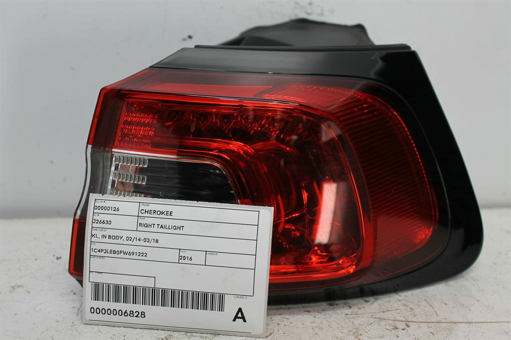 Used Jeep, Cherokee Right Taillight Kl In Body 02/14 03/18 2016 – image 1 - All Good Parts