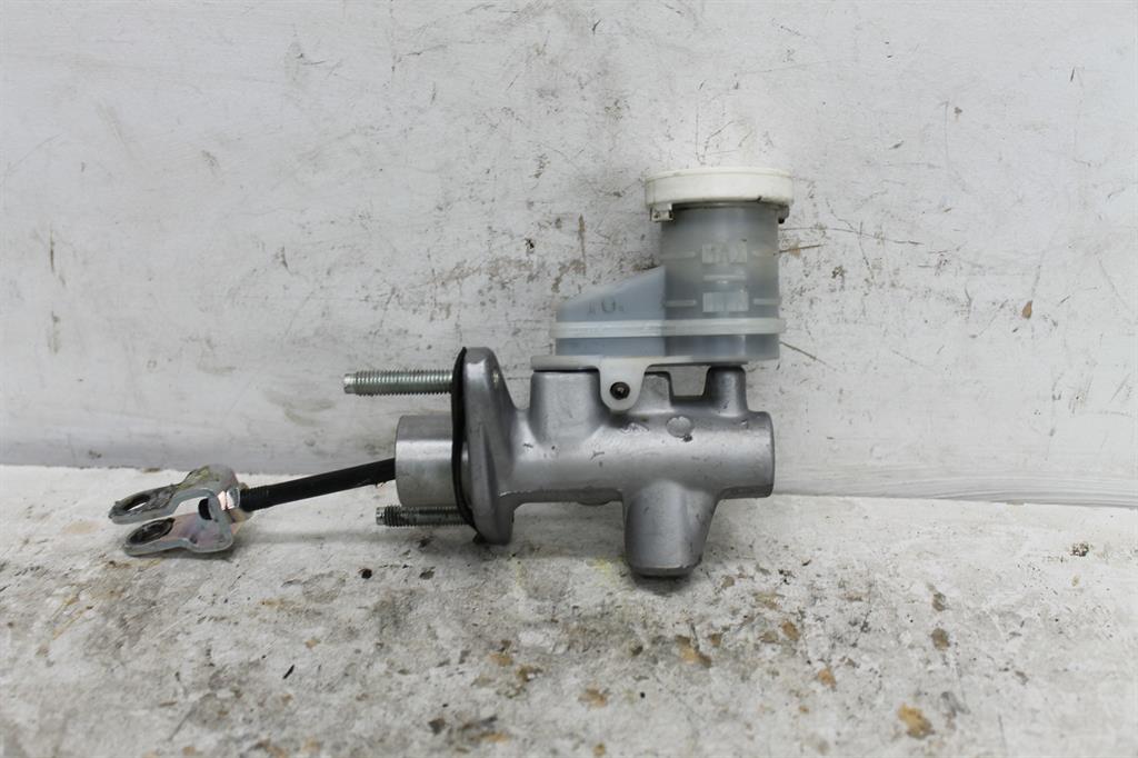 Used Mitsubishi, Triton Clutch Master Cylinder Mn 08/09 04/15 2010 – image 1 - All Good Parts