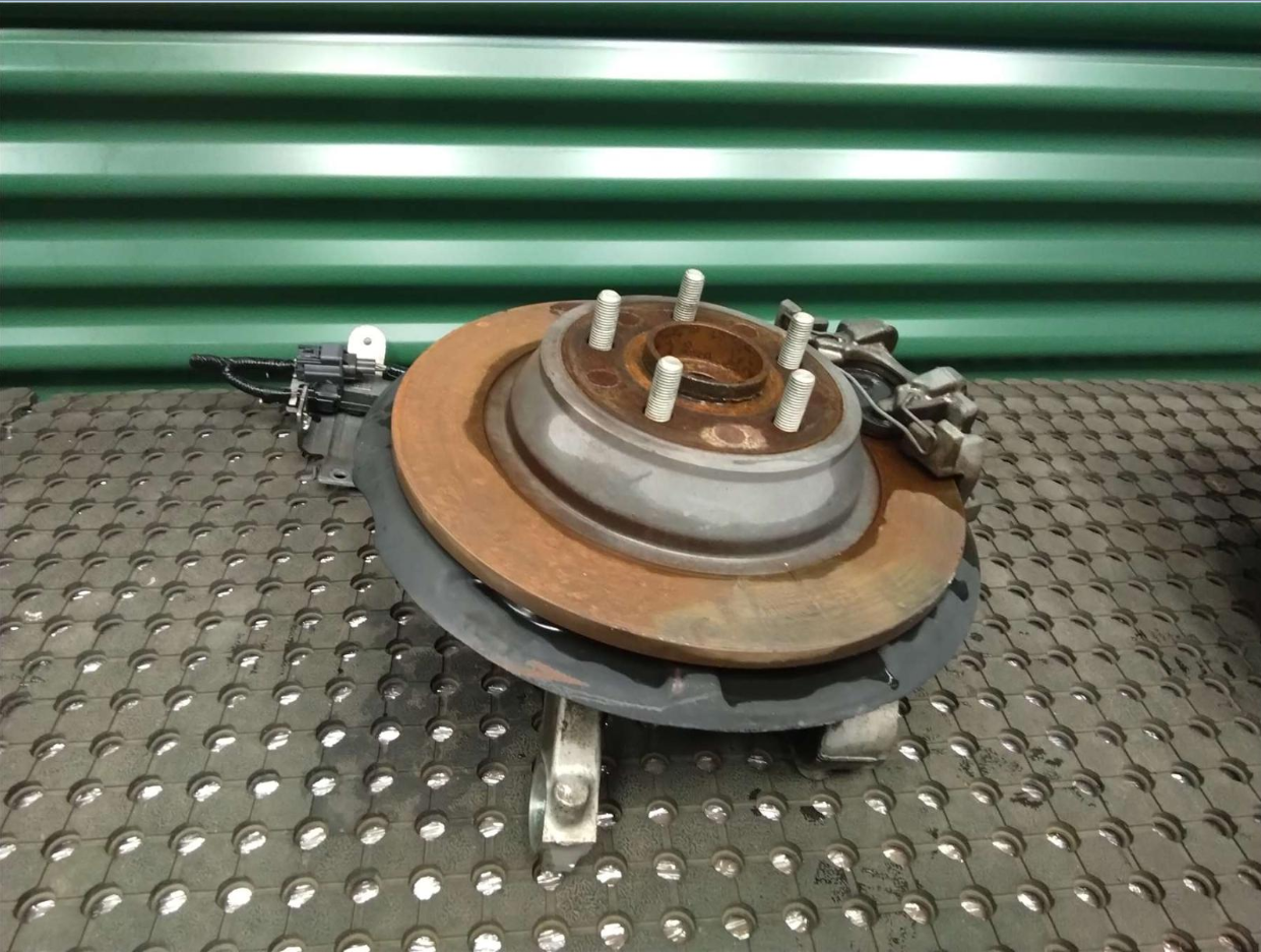 Used Ford, Mondeo Left Rear Hub Assembly Md 09/14 06/20 2015 – image 1 - All Good Parts