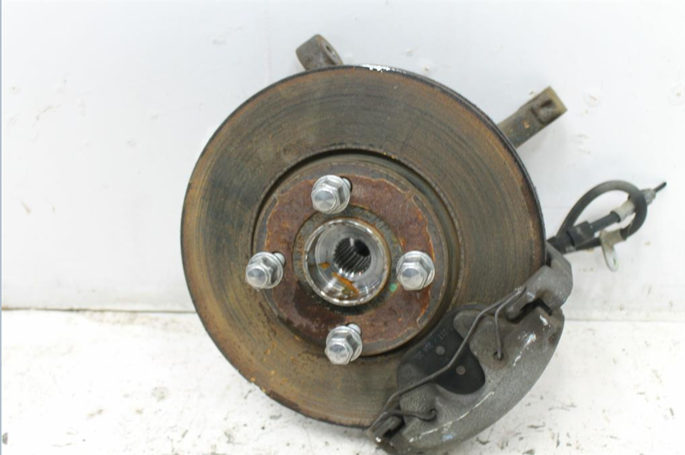 Used Ford, Ecosport Right Front Hub Assembly Bk Bl 11/13 01/20 2013 – image 1 - All Good Parts
