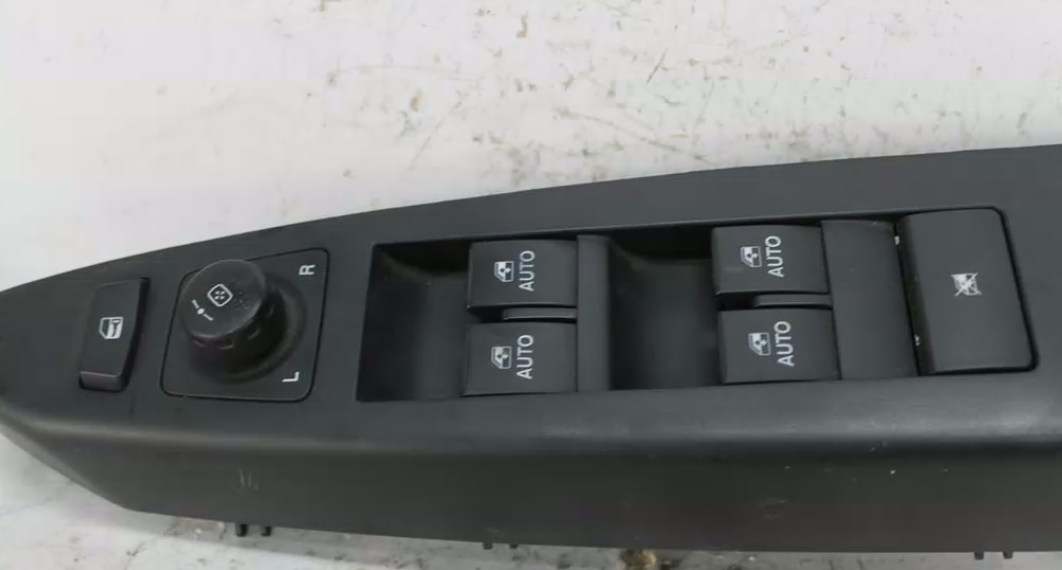 Used Holden, Captiva Power Window Switch Rh Front (Master Switch) Captiva 5 (Vin Kl3D) Cg 01/11 06/18 2015 – image 1 - All Good Parts