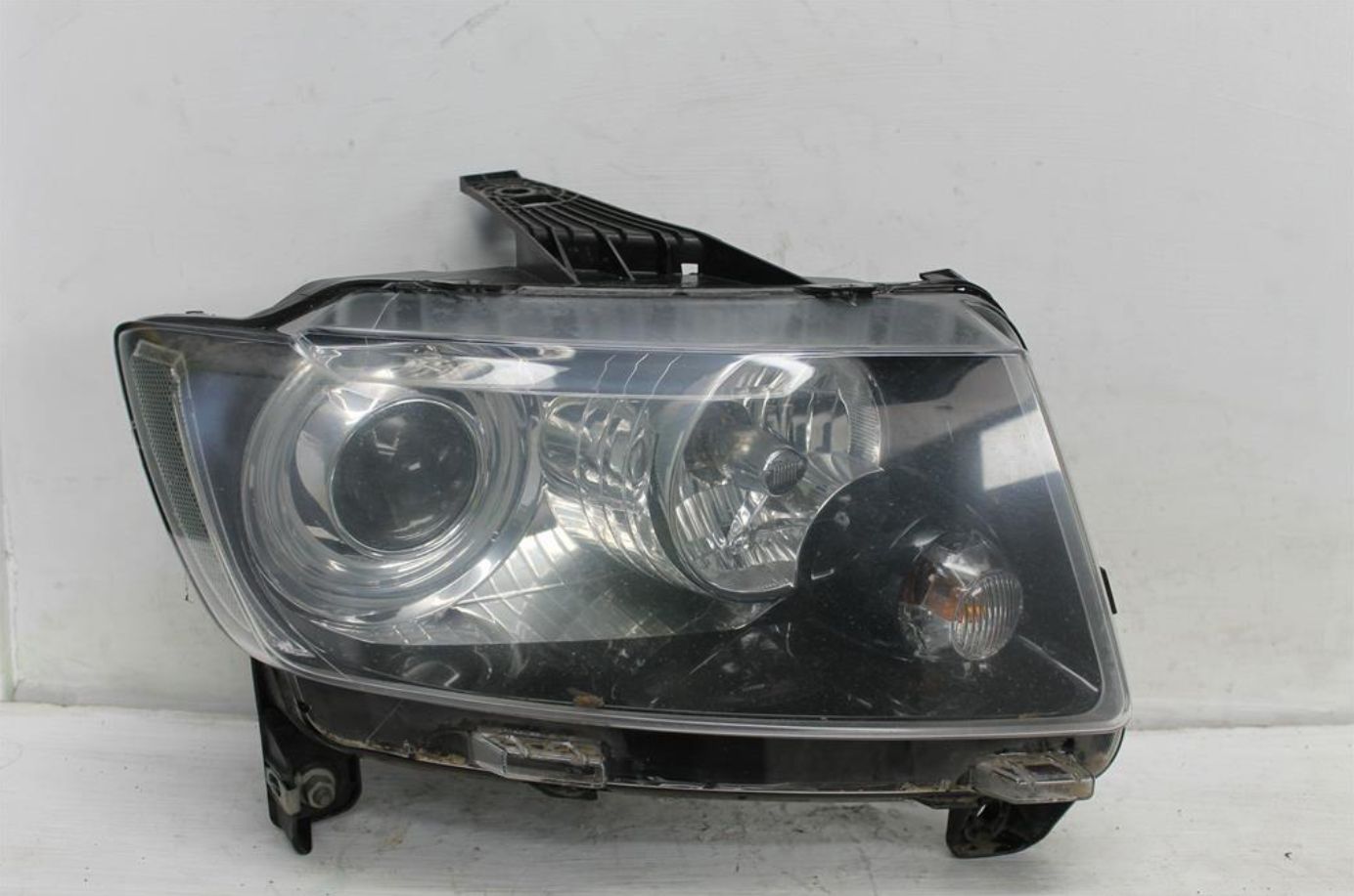 Used Jeep, Compass Right Headlamp Mk Black Inner Bezel 07/13 12/16 2014 – image 1 - All Good Parts