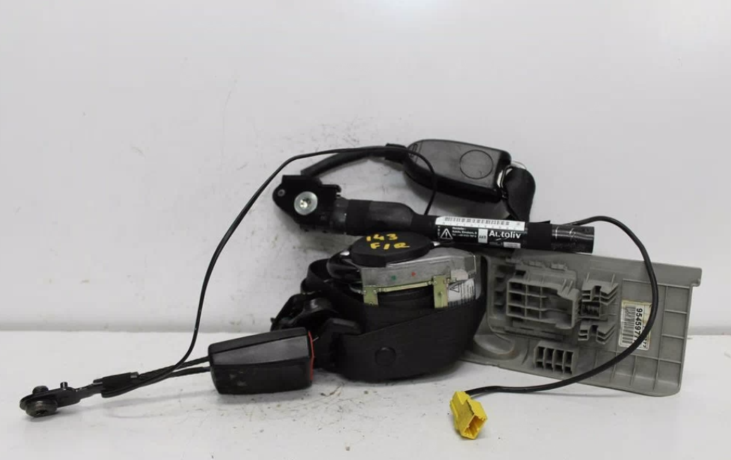 Used Holden, Cruze Seat Belt Rh Front Assy (Belt And Stalk) Square Plug Type Hatch/Sedan/Wagon Jh 03/11 12/14 2012 – image 1 - All Good Parts