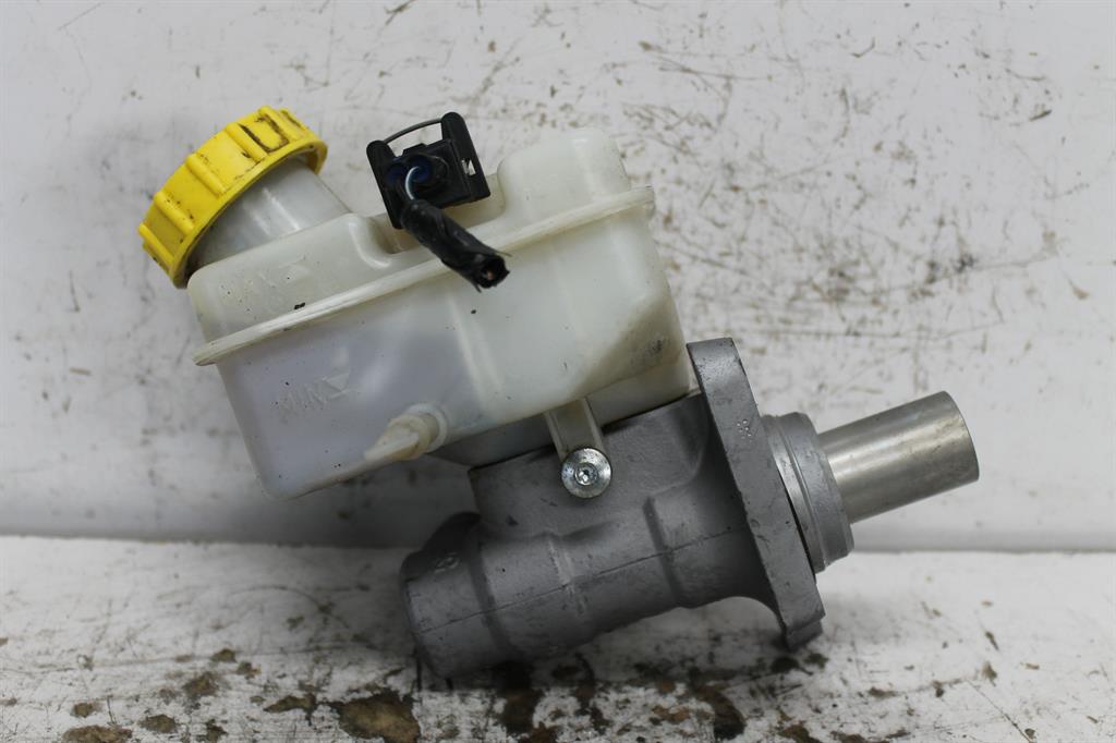 Used LDV, V80 Master Cylinder Van 01/13 12/23 2016 – image 1 - All Good Parts