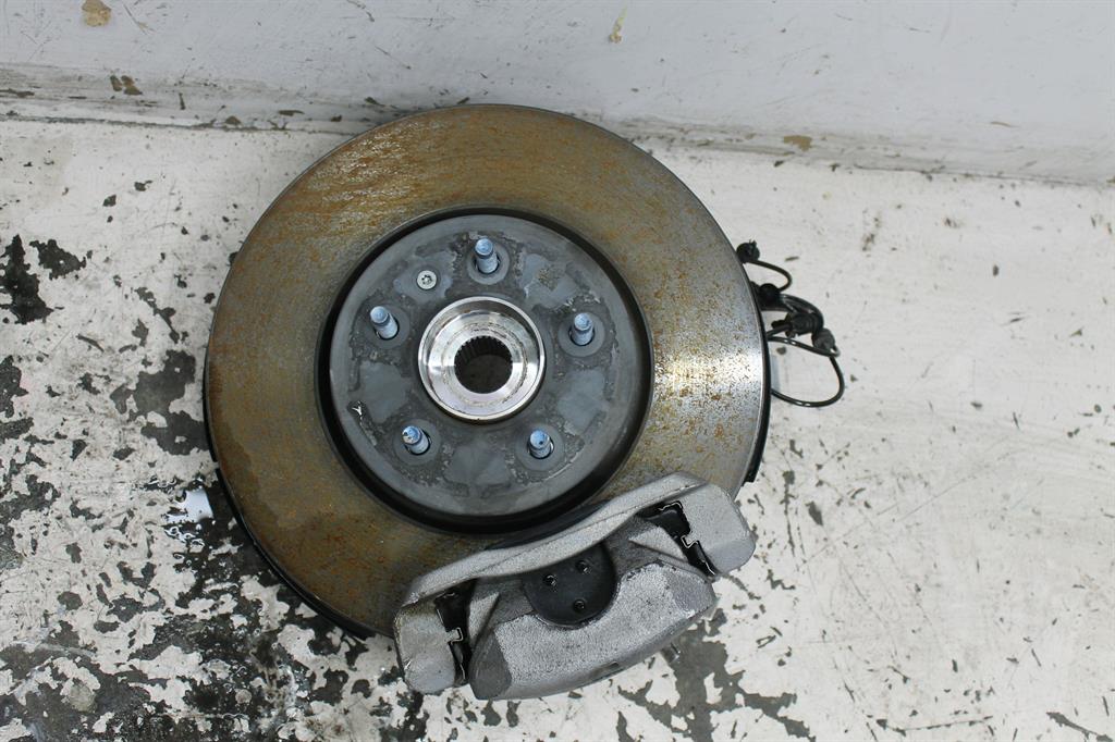 Used Holden, Equinox Right Front Hub Assembly Eq Fwd 1.6 Diesel Auto T/M 09/17 12/20 2019 – image 1 - All Good Parts