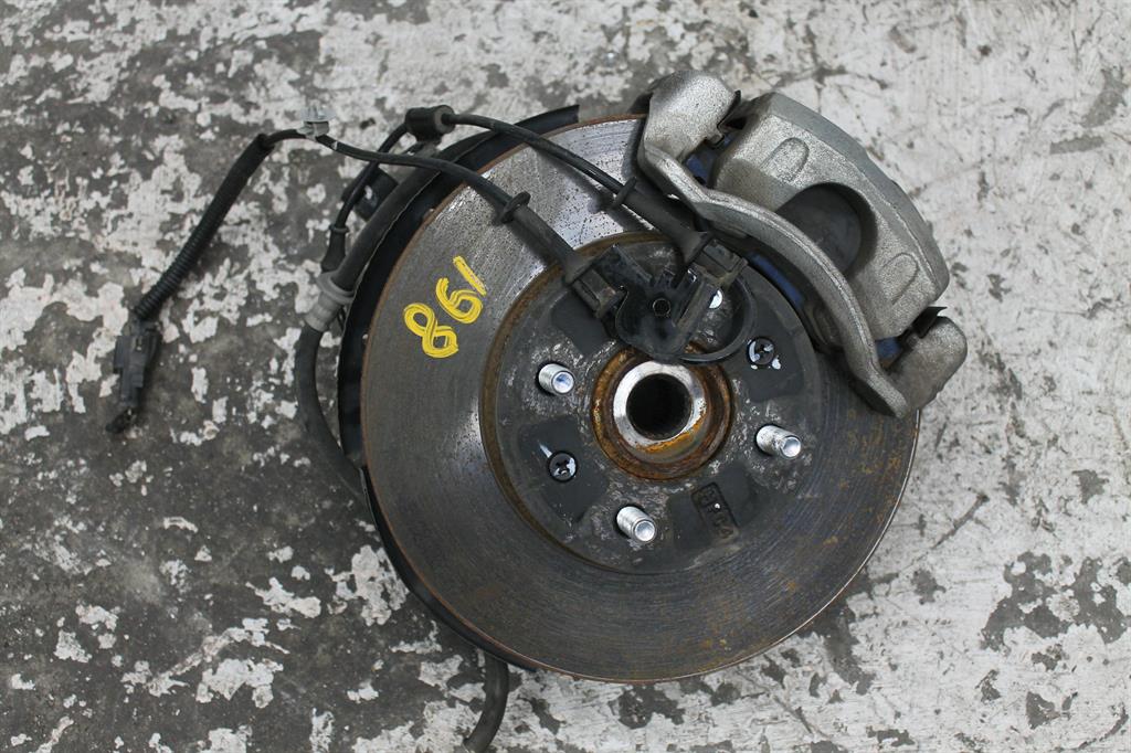 Used Hyundai, Accent Right Front Hub Assembly Rb 05/11 12/19 2017 – image 1 - All Good Parts