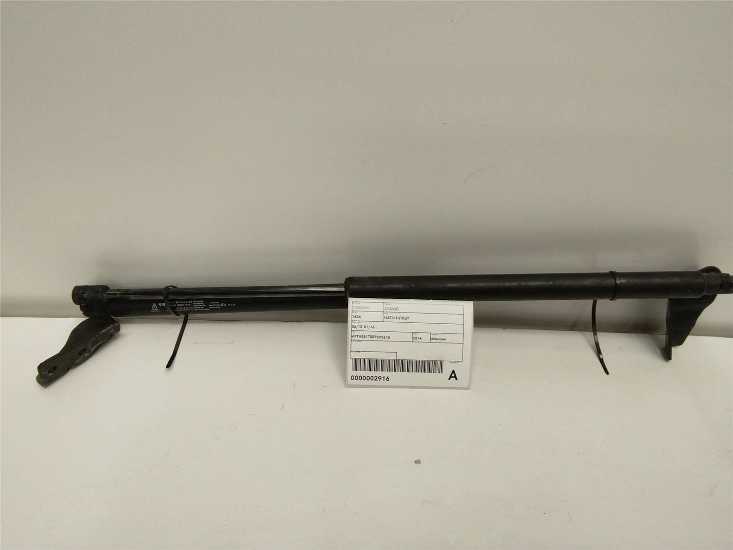 Used Ssangyong, Stavic Hatch Strut 06/13 01/16 2014 – image 1 - All Good Parts