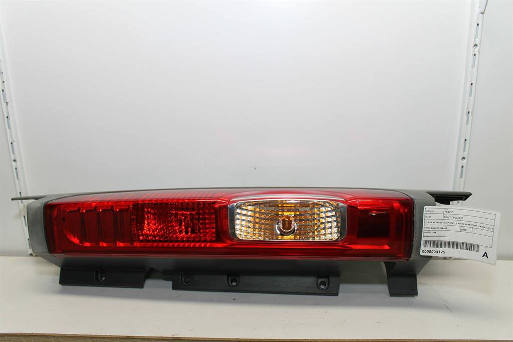 Used Renault, Trafic Right Taillight Lower Reverse Lamp X83 2 Pin/2 Wire Type 04/04 12/14 2008 – image 1 - All Good Parts