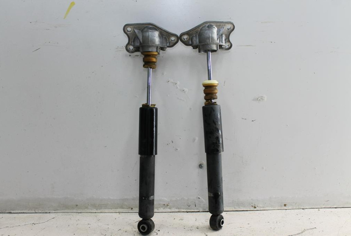 Used Suzuki, Kizashi Right Rear Strut Fr 12/09 01/17 2011 – image 1 - All Good Parts