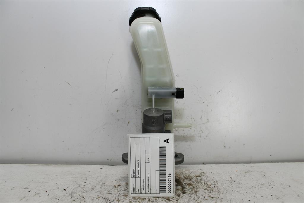 Used Hyundai, Tucson Master Cylinder Tl 06/15 01/21 2016 – image 1 - All Good Parts