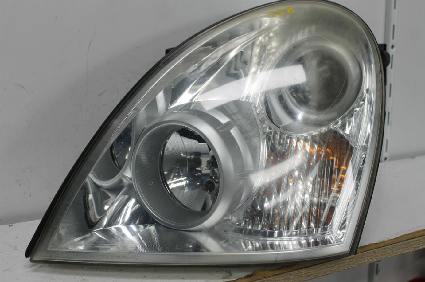 Used Ssangyong, Rexton Left Headlamp Y220 Y285 07/06 11/12 2010 – image 1 - All Good Parts