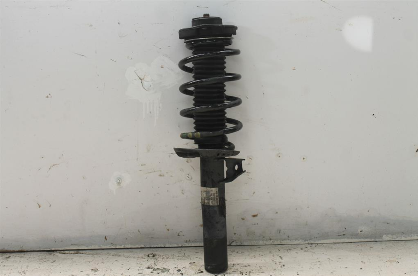 Used Volkswagen, Passat Left Front Strut 3C/Mk6 B7 2.0 04/11 05/15 2011 – image 1 - All Good Parts