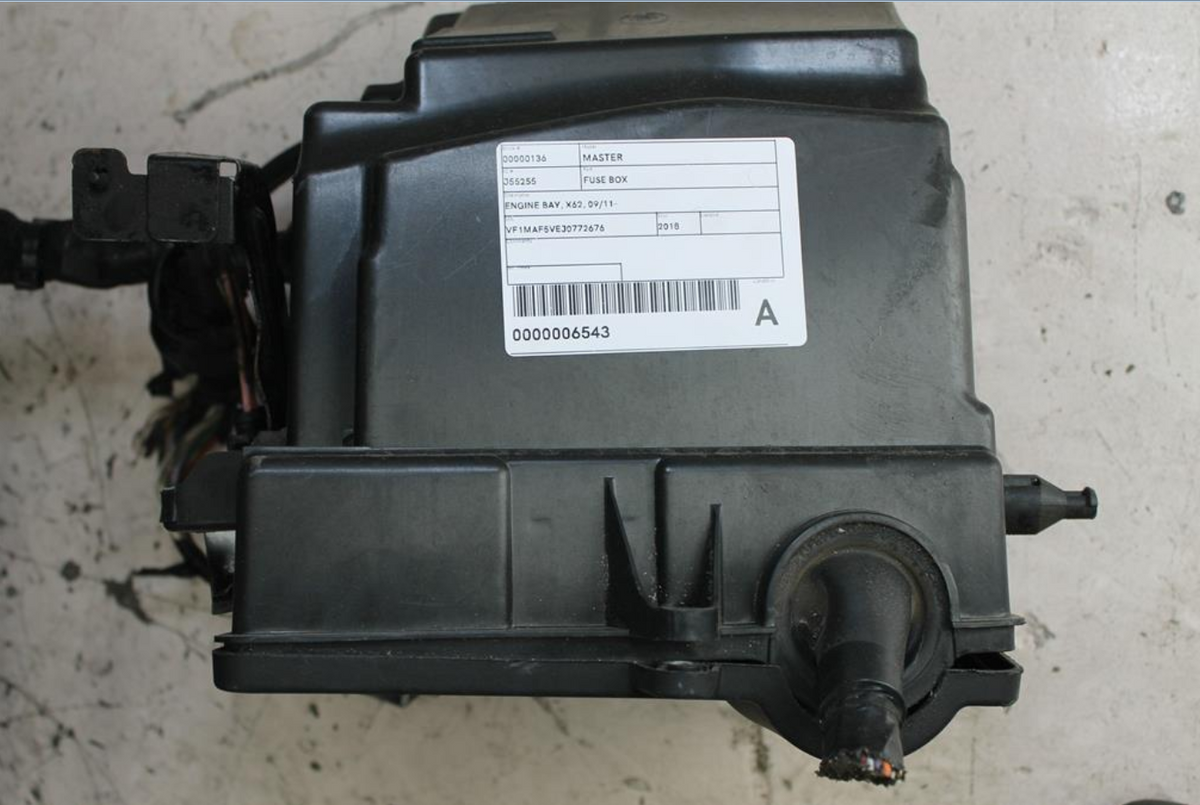 Used Renault, Master Fuse Box X62 09/11 2018 – image 1 - All Good Parts