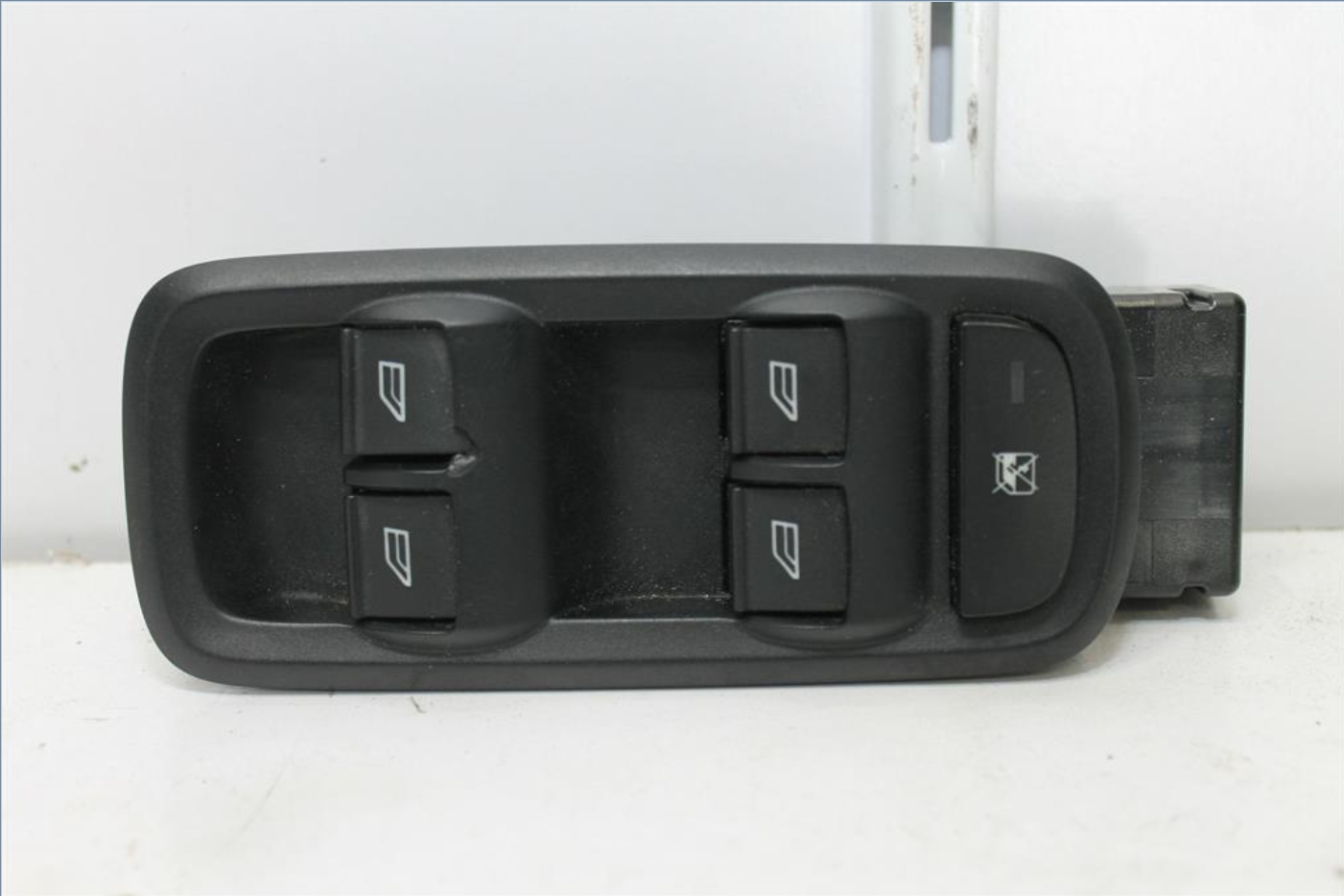 Used Ford, Ecosport Power Window Switch Rh Front (Master Switch) Bk 11/13 09/17 2014 – image 1 - All Good Parts