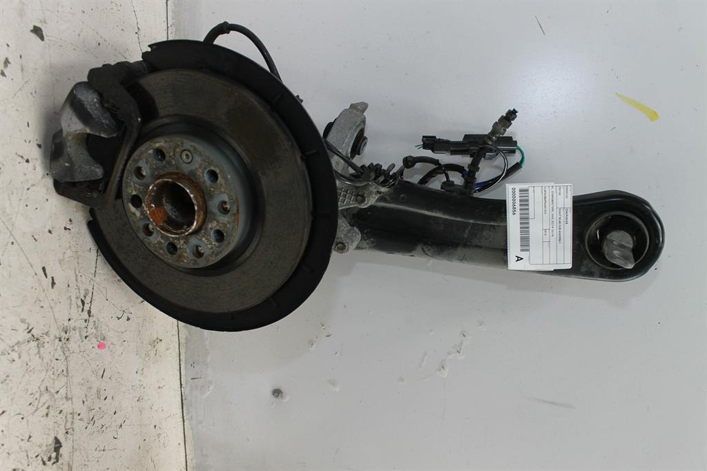 Used Jeep, Cherokee Right Rear Hub Assembly Kl Standard Type 2Wd 02/14 03/18 2016 – image 1 - All Good Parts