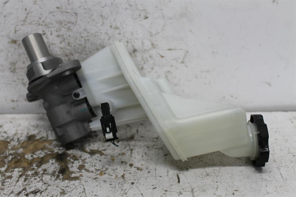 Used Holden, Equinox Master Cylinder Eq 09/17 12/20 2019 – image 1 - All Good Parts