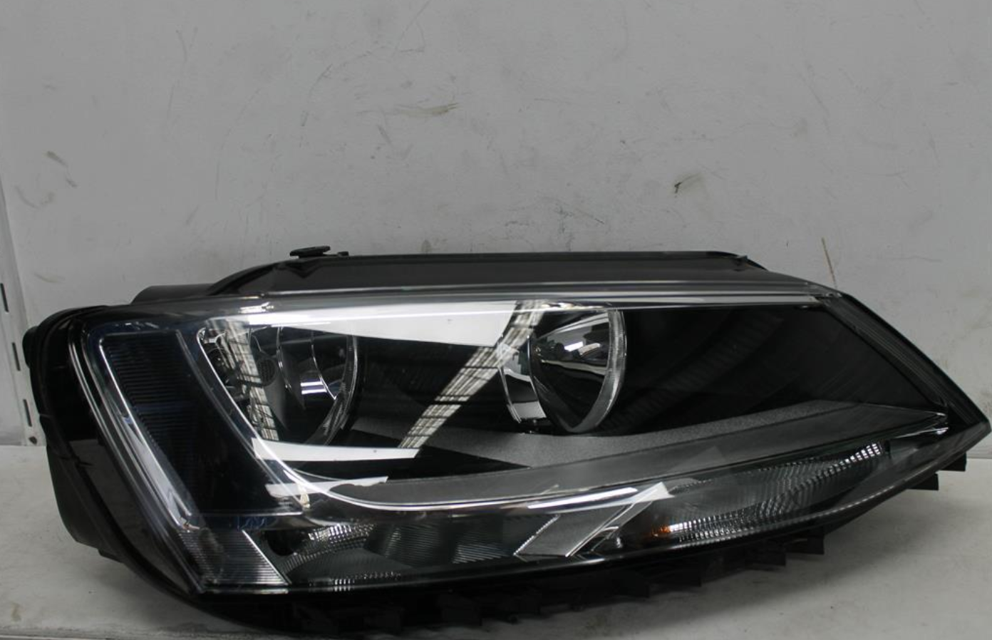 Used Volkswagen, Jetta Right Headlamp 1B Halogen 02/11 12/17 2013 – image 1 - All Good Parts