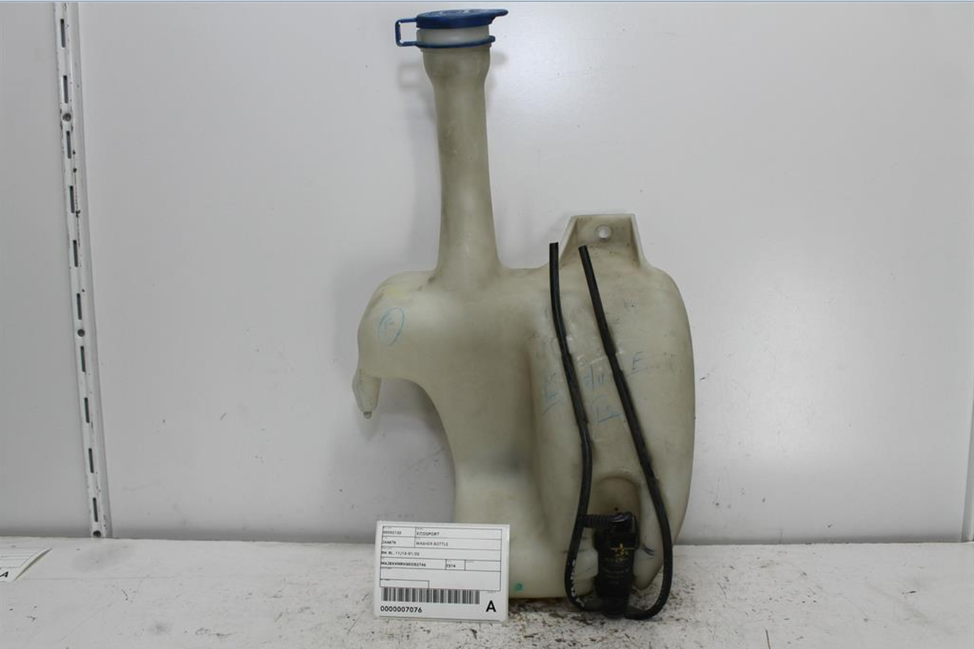 Used Ford, Ecosport Washer Bottle Bk Bl 11/13 01/20 2014 – image 1 - All Good Parts