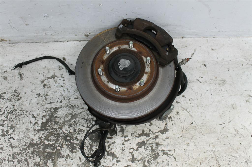 Used Mitsubishi, Triton Right Front Hub Assembly Ml Mn Mq 2Wd Abs Type 07/06 10/18 2010 – image 1 - All Good Parts