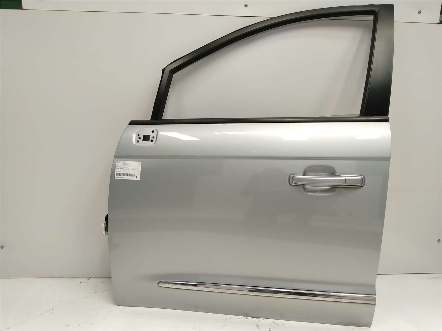 Used Ssangyong, Stavic Left Front Door 06/13 01/16 2014 – image 1 - All Good Parts