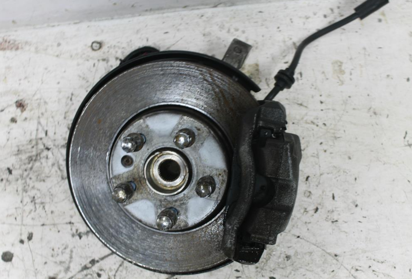 Used Holden, Cruze Right Front Hub Assembly Jh 1.4 Petrol 105Pcd 03/11 01/17 2011 – image 1 - All Good Parts