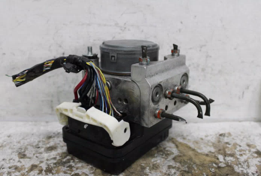 Used Mitsubishi, Triton Abs Pump/Modulator Mn P/N 4670A387 08/09 04/15 2011 – image 1 - All Good Parts