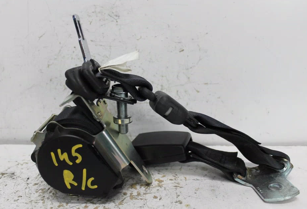 Used Peugeot, 4008 Seat Belt Centre Rear Seat Belt Only 06/12 12/17 2016 – image 1 - All Good Parts