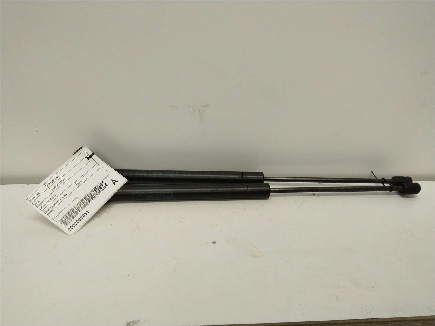 Used Fiat, Freemont Hatch Strut Jf 04/13 01/17 2015 – image 1 - All Good Parts