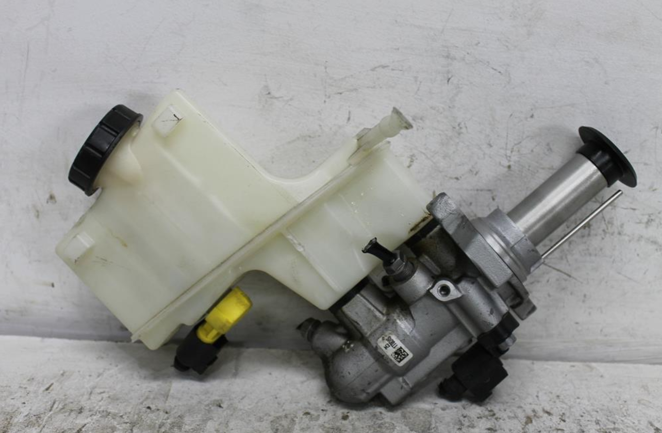 Used Skoda, Kamiq Master Cylinder Nw 06/20 2020 – image 1 - All Good Parts