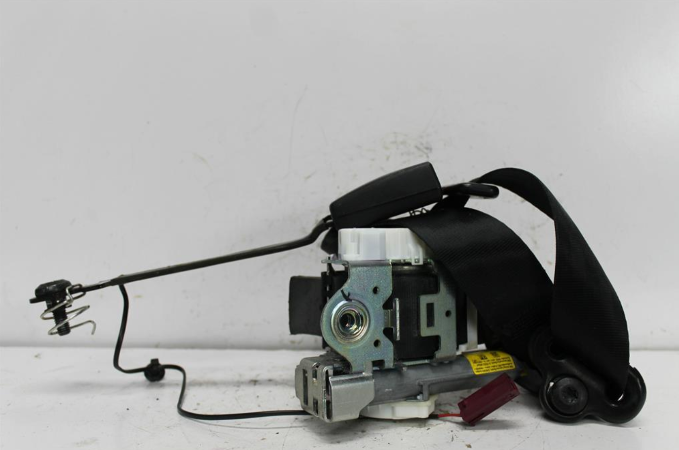 Used Ford, Ecosport Seat Belt Rh Front Assy (Belt And Stalk) Bk Bl 11/13 01/20 2013 – image 1 - All Good Parts