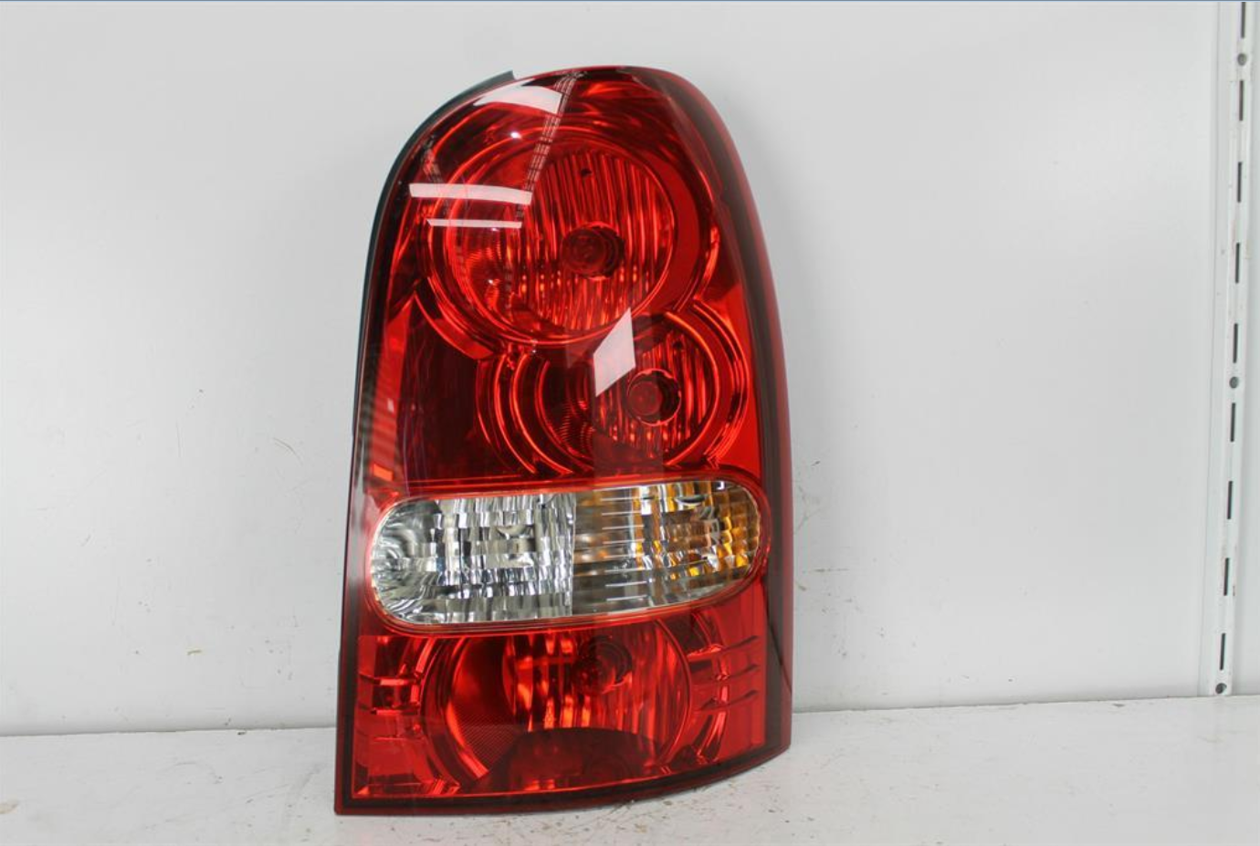 Used Ssangyong, Rexton Right Taillight Y220 Y285 07/06 11/12 2010 – image 1 - All Good Parts