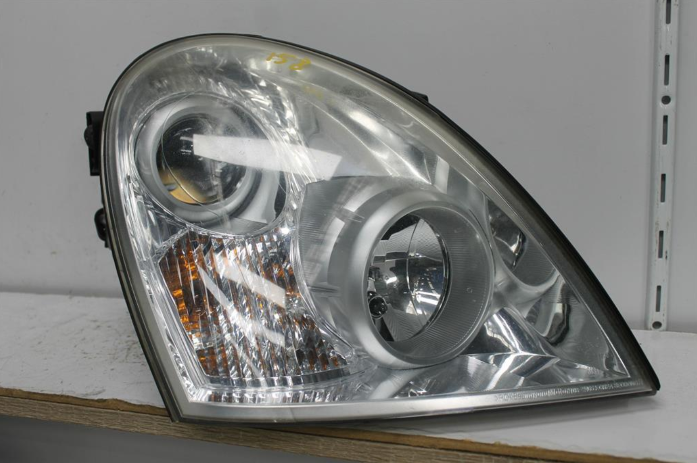 Used Ssangyong, Rexton Right Headlamp Y220 Y285 07/06 11/12 2010 – image 1 - All Good Parts