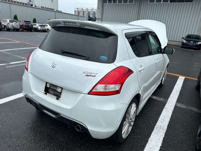 Suzuki, Swift Right Front Door Fz 08/10 03/17