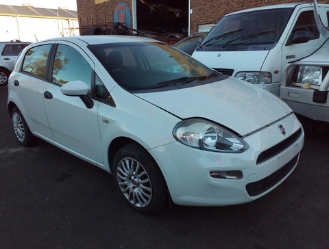 Fiat, Punto Right Headlamp , Non Blacked Out Surrounds Type, Pop, 08/13-12/15