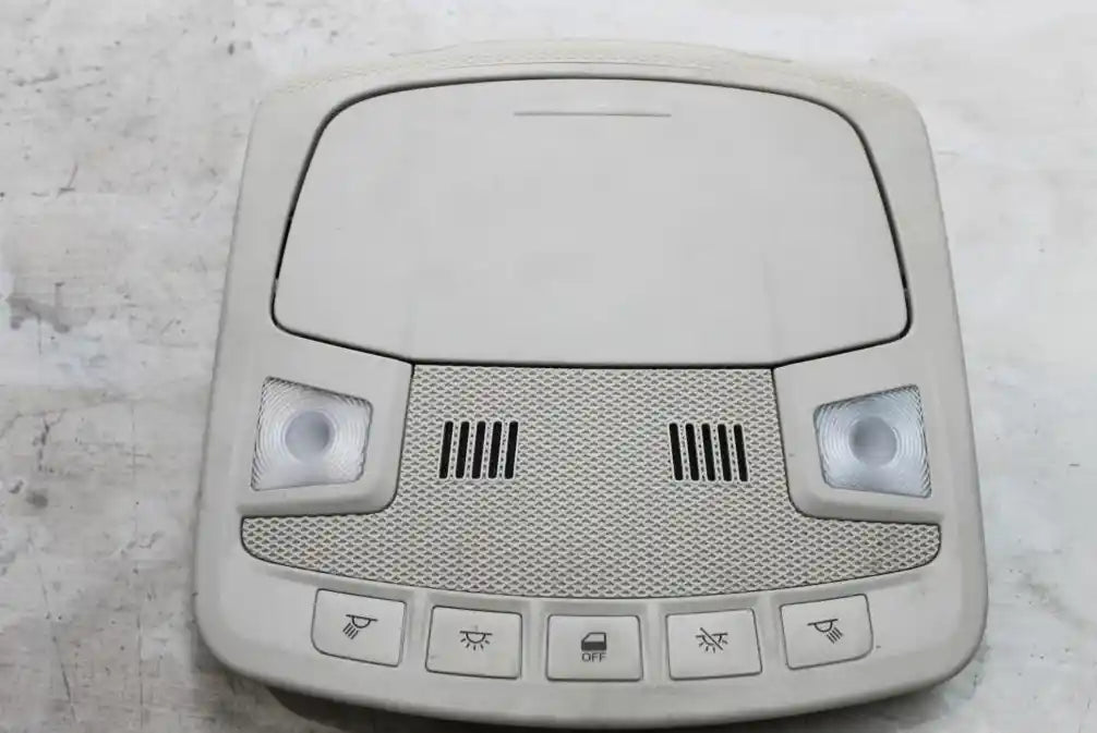 Used Ford, Mondeo Courtesy Light Front Md 09/14 06/20 2015 – image 1 - All Good Parts