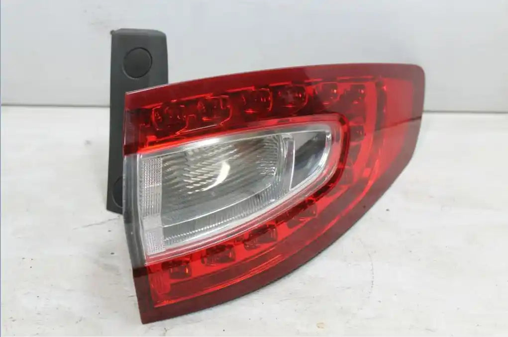 Used Ford, Mondeo Right Taillight Md Wagon 09/14 03/18 2015 – image 1 - All Good Parts