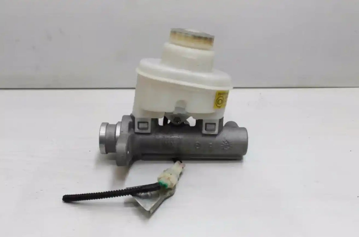 Used GWM, V200/V240 Master Cylinder K2 Series 1 06/09 01/15 2012 – main images - All Good Parts