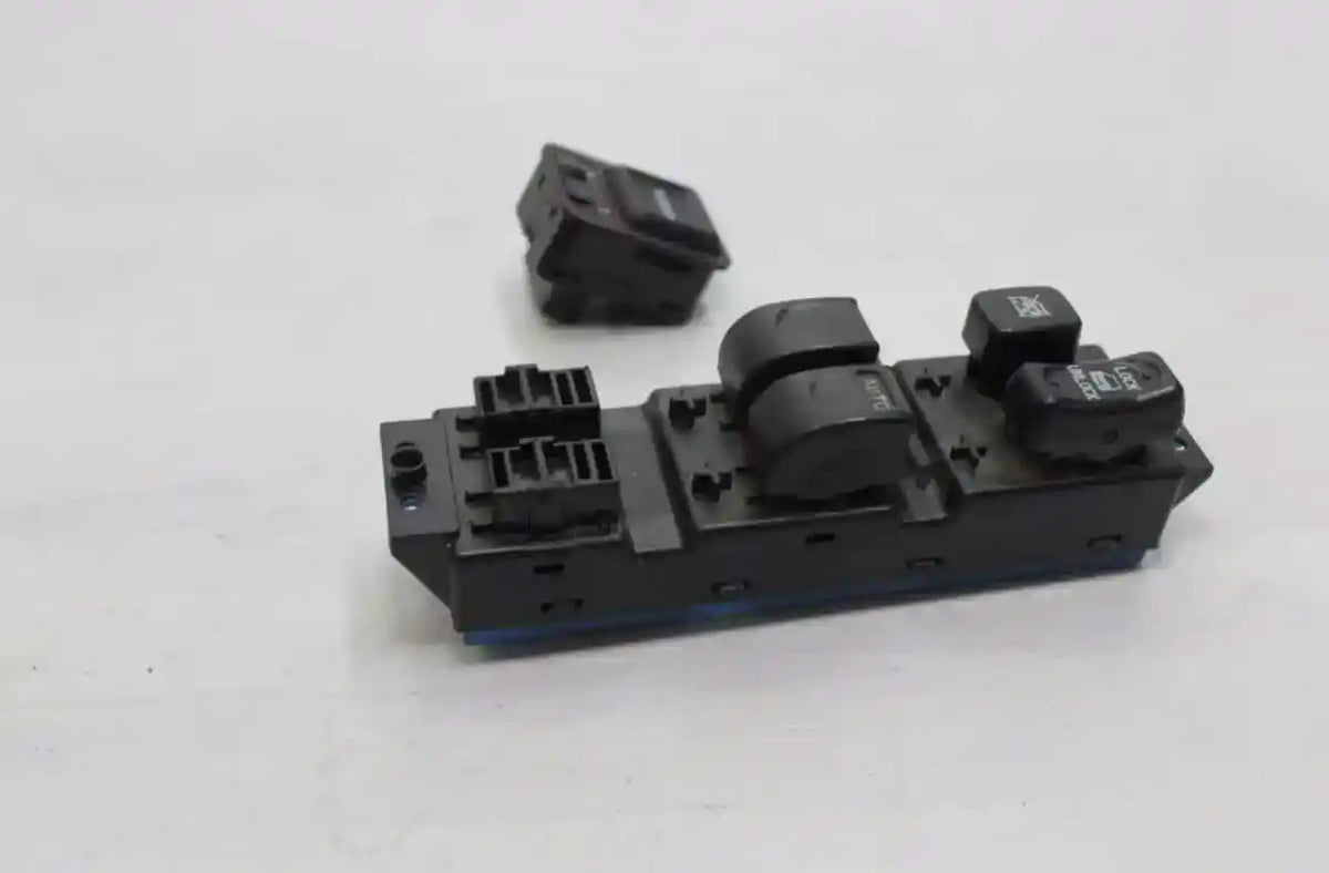 Used GWM, V200/V240 Power Window Switch Rh Front (Master Switch) Single Cab K2 07/09 01/15 2012 – main images - All Good Parts