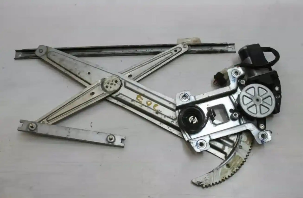 Used GWM, V200/V240 Right Front Window Reg/Motor K2 07/09 01/15 2012 – main images - All Good Parts